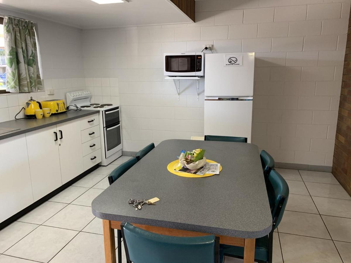 Sandpiper Motel Sarina Экстерьер фото